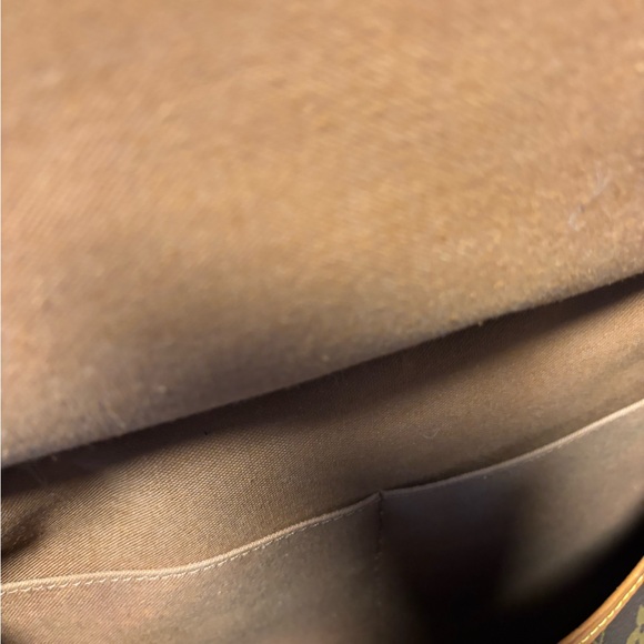 Louis Vuitton Monogram Saumur 35 - Picture 8 of 11